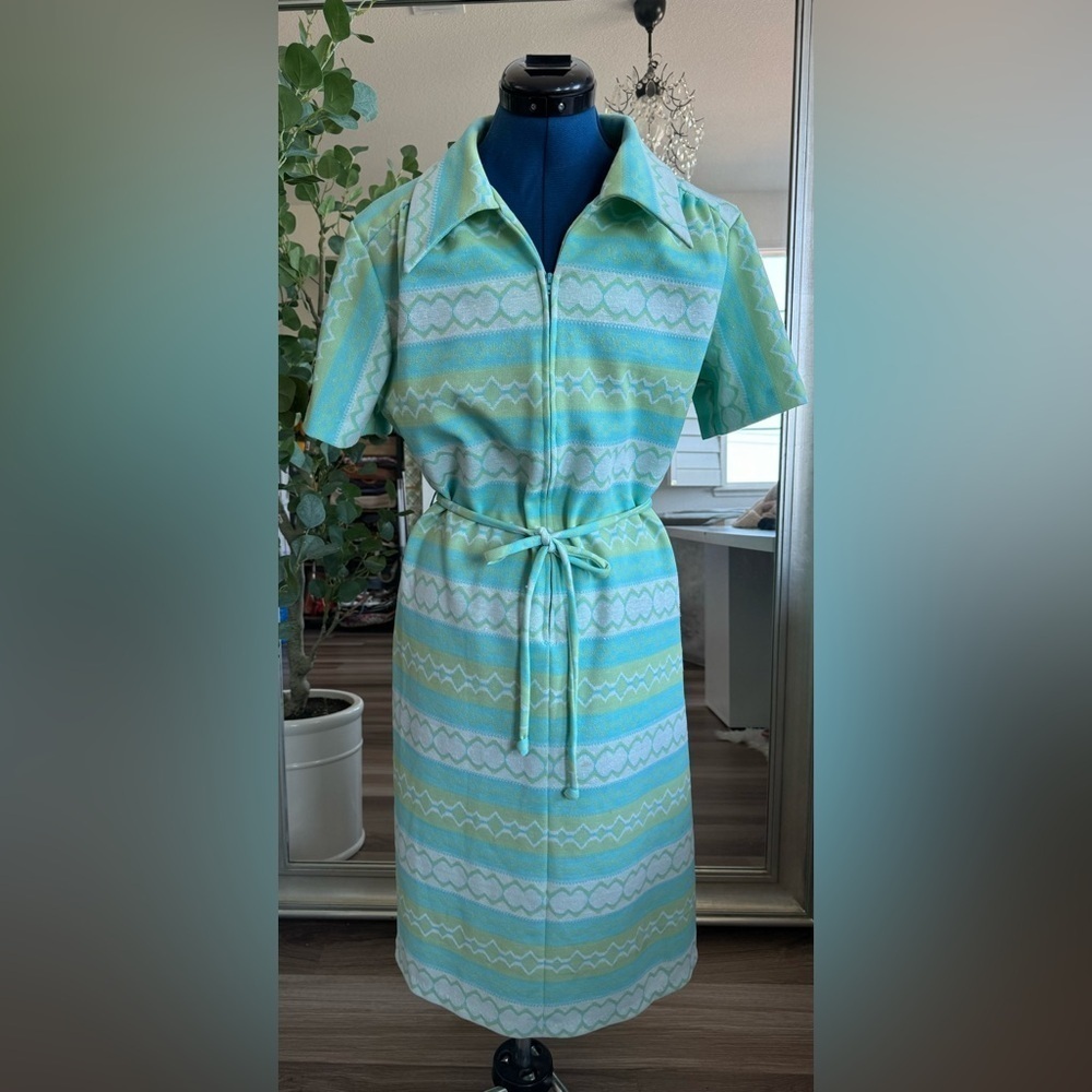 Vintage 70s Flutterby Mod Go Go Geometric Collared Zip Belt Dress - Picture 2 of 15